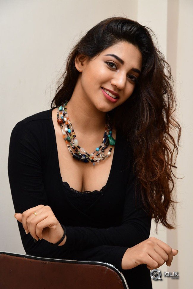 Sonakshi-Singh-Hot-Pics